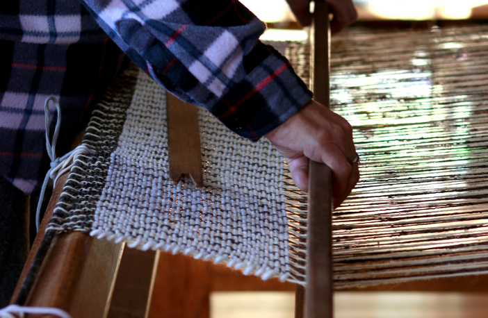 Rigid Heddle vs Floor Loom: The Projects That Change the Equation