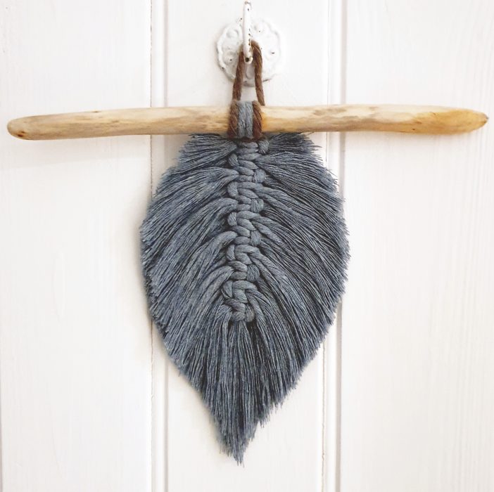 Easy Macrame Feather Tutorial
Feather Wall hanging